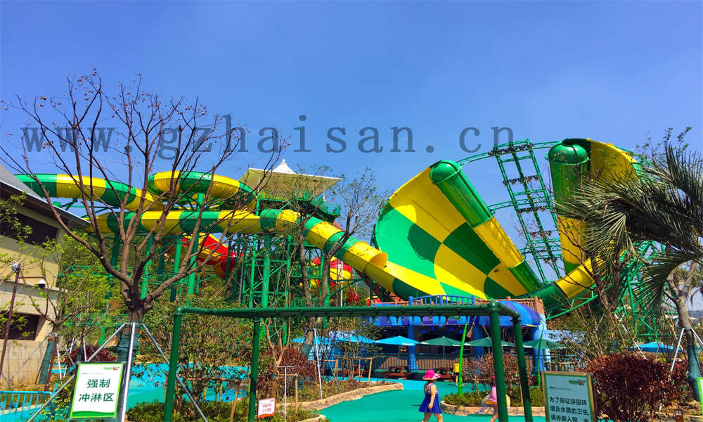 如何规划水上乐园的治安和安保设施？