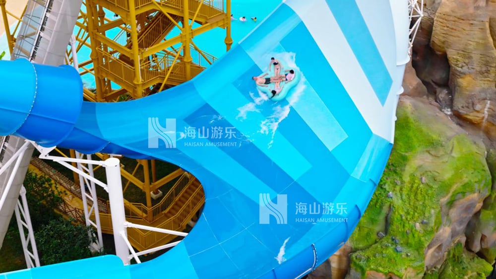 双重风暴，极致竞速——星际盘旋+巨浪翻滚组合引爆水乐园刺激体验
